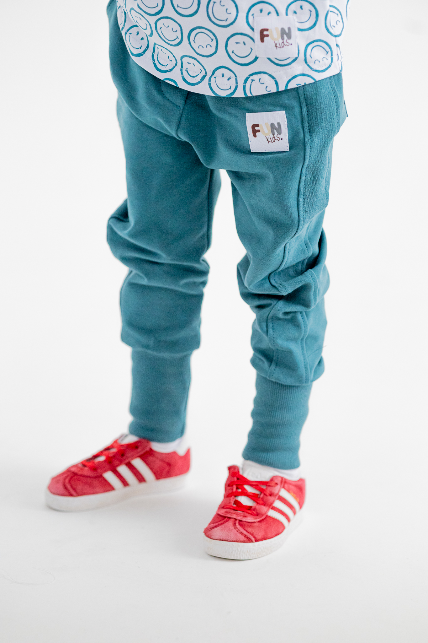 IMG_0553 Spodnie Dresowe Joggery FUN KIDS/ COLOR ROAR - obrazek 1
